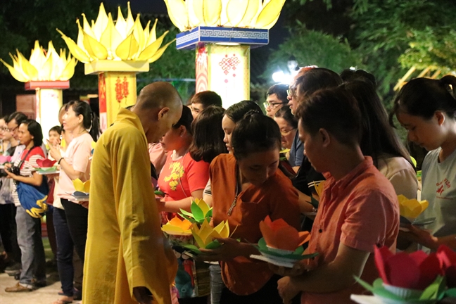 Rực rỡ hoa đăng rằm tháng Giêng Ruc ro hoa dang ram thang Gieng