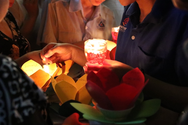 Rực rỡ hoa đăng rằm tháng Giêng Ruc ro hoa dang ram thang Gieng