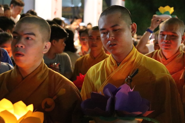 Rực rỡ hoa đăng rằm tháng Giêng Ruc ro hoa dang ram thang Gieng
