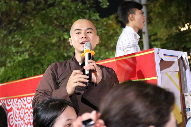 Rực rỡ hoa đăng rằm tháng Giêng Ruc ro hoa dang ram thang Gieng