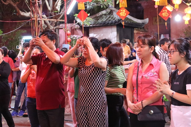 Rực rỡ hoa đăng rằm tháng Giêng Ruc ro hoa dang ram thang Gieng