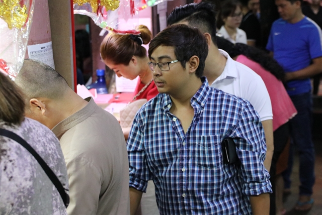 Rực rỡ hoa đăng rằm tháng Giêng Ruc ro hoa dang ram thang Gieng