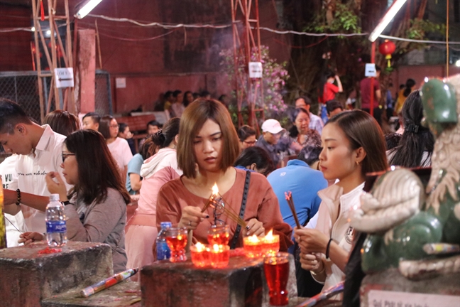 Rực rỡ hoa đăng rằm tháng Giêng Ruc ro hoa dang ram thang Gieng