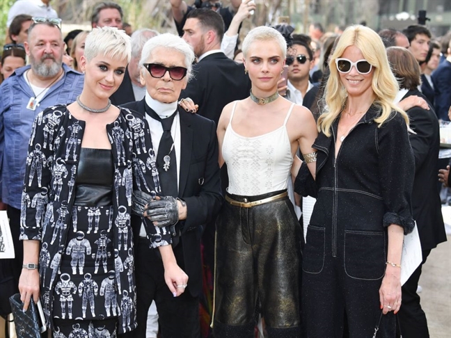 14 điều chưa biết về huyền thoại thời trang Karl Lagerfeld 14 dieu chua biet ve huyen thoai thoi trang Karl Lagerfeld