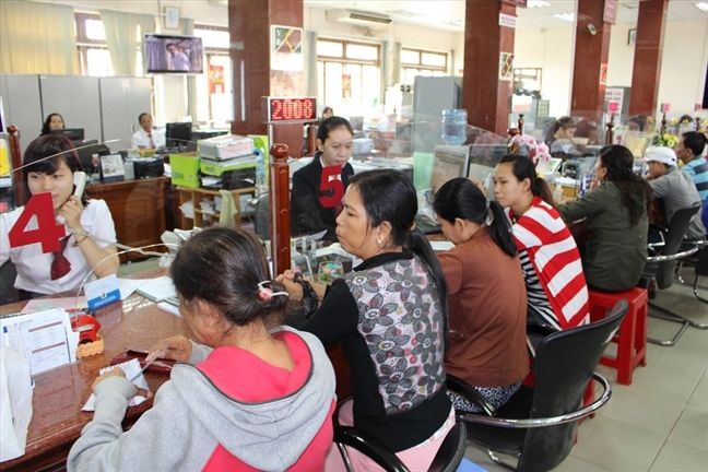 Ngân hàng đua nhau tăng lãi suất tiền gửi, mở thẻ tín dụng Ngan hang dua nhau tang lai suat tien gui, mo the tin dung
