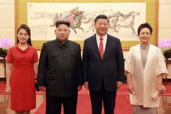 Gu thời trang thanh lịch của phu nhân chủ tịch Kim Jong Un Gu thoi trang thanh lich cua phu nhan chu tich Kim Jong Un