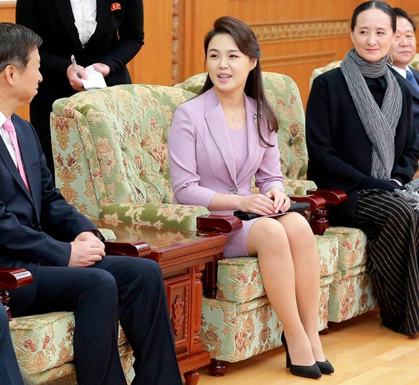 Gu thời trang thanh lịch của phu nhân chủ tịch Kim Jong Un Gu thoi trang thanh lich cua phu nhan chu tich Kim Jong Un