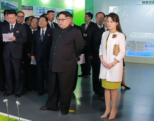 Gu thời trang thanh lịch của phu nhân chủ tịch Kim Jong Un Gu thoi trang thanh lich cua phu nhan chu tich Kim Jong Un