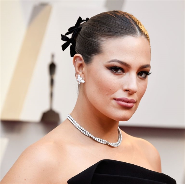 Phụ kiện to bản lên ngôi tại Oscar 2019 Phu kien to ban len ngoi tai Oscar 2019