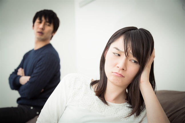 Chồng đứng tên mua xe trả góp, vợ có phải trả nợ thay? Chong dung ten mua xe tra gop, vo co phai tra no thay?