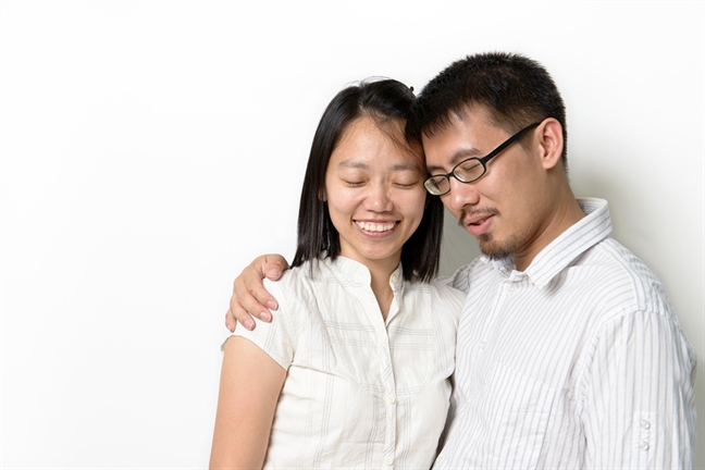 Đàn ông yếu mới 'đội vợ lên đầu'? Dan ong yeu moi 'doi vo len dau'?