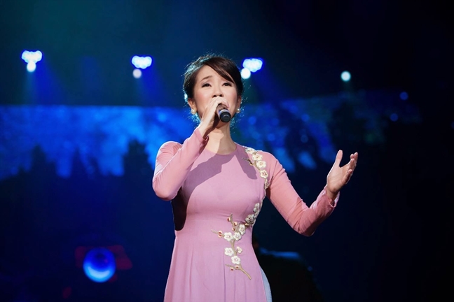 Ca sĩ Hồng Nhung: 'Thế hệ thần tượng mới cần được đào tạo toàn diện' Ca si Hong Nhung: 'The he than tuong moi can duoc dao tao toan dien'