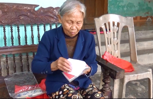 Biến rác thải thành thẻ bảo hiểm y tế cho người nghèo Bien rac thai thanh the bao hiem y te cho nguoi ngheo
