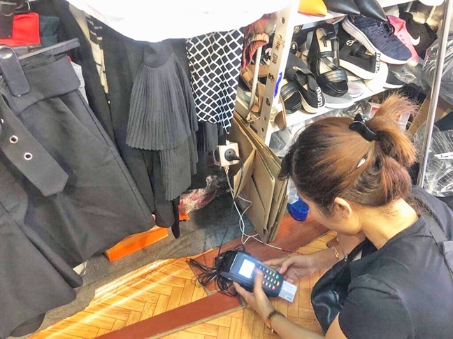 Dịch vụ rút tiền 'chui' từ thẻ tín dụng vẫn... sống khỏe Dich vu rut tien 'chui' tu the tin dung van... song khoe