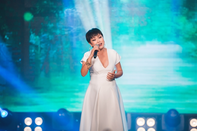 Ca sĩ Phương Thanh: 'Nghệ sĩ nên chừng mực khi chia sẻ đời tư' Ca si Phuong Thanh: 'Nghe si nen chung muc khi chia se doi tu'