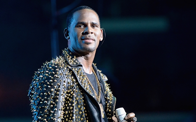 R. Kelly bị cảnh sát giam giữ vì không trả tiền nuôi con R. Kelly bi canh sat giam giu vi khong tra tien nuoi con