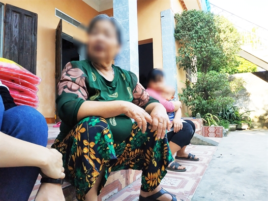 Nhìn lại những vụ xâm hại trẻ em trong trường học: Từ 'bày tỏ yêu thương' đến hành vi đồi bại Nhin lai nhung vu xam hai tre em trong truong hoc: Tu 'bay to yeu thuong' den hanh vi doi bai