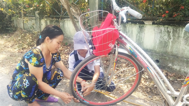 Chiếc máy bơm xe của vợ chồng Công - Kích Chiec may bom xe cua vo chong Cong - Kich