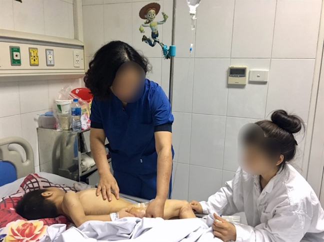 Bé trai bại não bị bốn con chó xông vào xâu xé, cắn cụt dương vật Be trai bai nao bi bon con cho xong vao xau xe, can cut duong vat