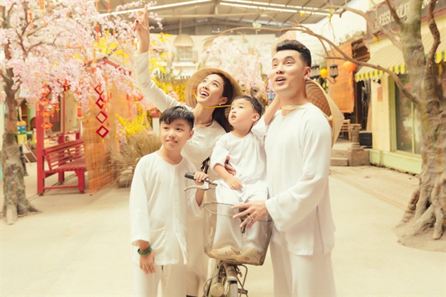 Nghệ sĩ nam ứng xử thế nào với con riêng của vợ? Nghe si nam ung xu the nao voi con rieng cua vo?