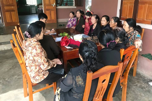 Nghệ An: Hàng trăm giáo viên 'đội' đơn kiện đòi tiền trợ cấp thâm niên Nghe An: Hang tram giao vien 'doi' don kien doi tien tro cap tham nien