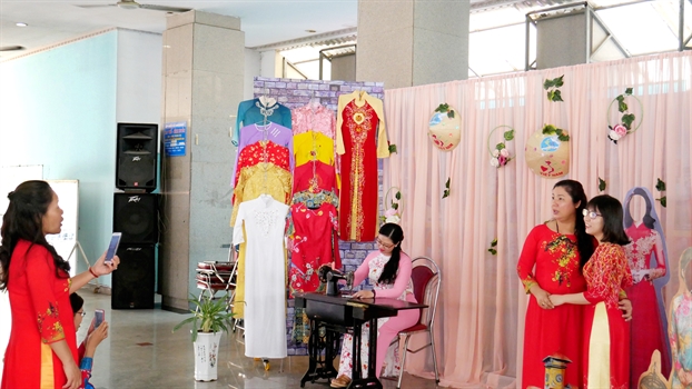 Phụ nữ quận 11 hiến máu tình nguyện, hưởng ứng thi đua thực hiện chủ đề năm 2019 Phu nu quan 11 hien mau tinh nguyen, huong ung thi dua thuc hien chu de nam 2019