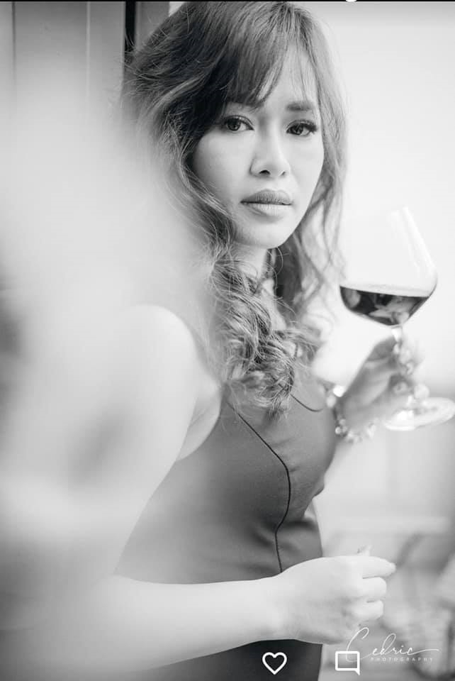 Một ngày thức dậy, bỗng thấy mình cần hạnh phúc Mot ngay thuc day, bong thay minh can hanh phuc