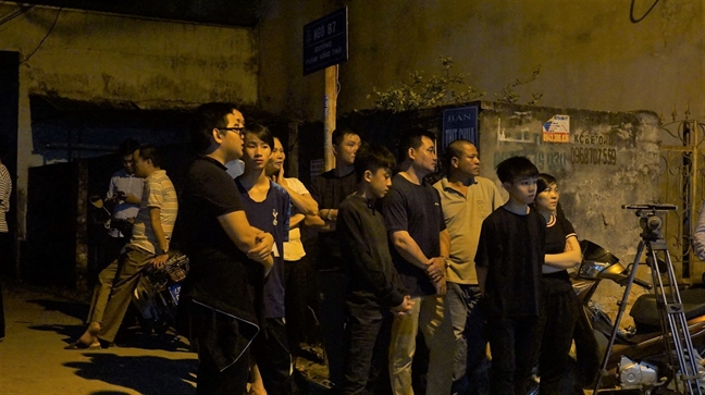 Hòa Bình: Đêm trắng khăn tang trên con phố có 8 học sinh tử vong do đuối nước Hoa Binh: Dem trang khan tang tren con pho co 8 hoc sinh tu vong do duoi nuoc