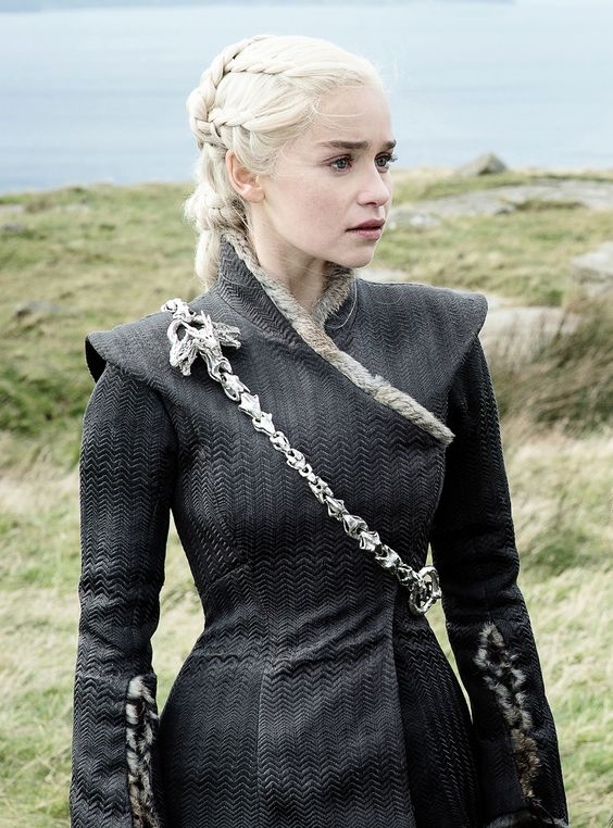 'Mẹ Rồng' Emilia Clarke quyến rũ từ màn ảnh đến đời thực 'Me Rong' Emilia Clarke quyen ru tu man anh den doi thuc