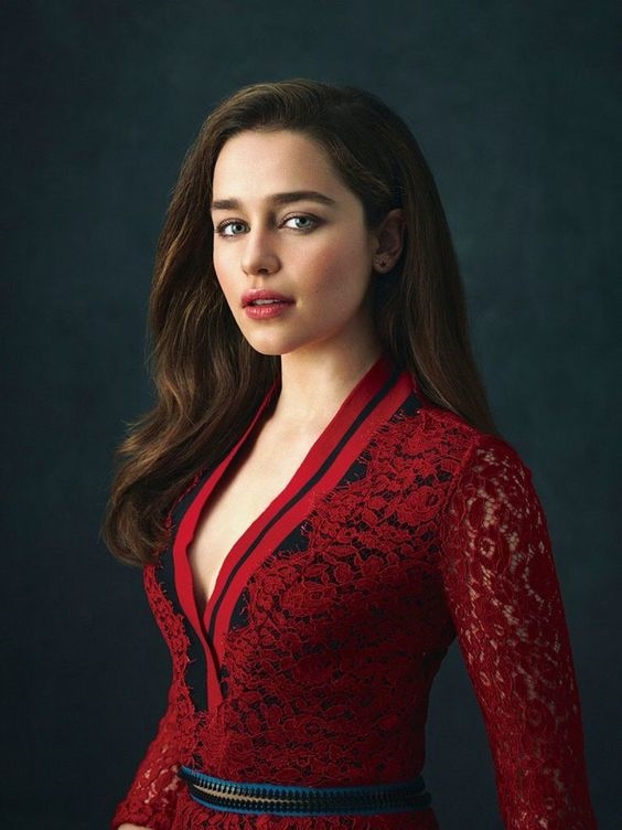 'Mẹ Rồng' Emilia Clarke quyến rũ từ màn ảnh đến đời thực 'Me Rong' Emilia Clarke quyen ru tu man anh den doi thuc