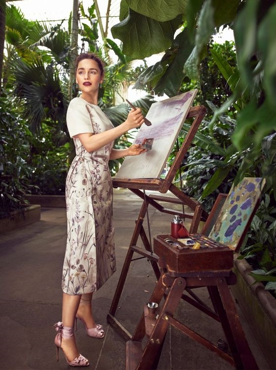 'Mẹ Rồng' Emilia Clarke quyến rũ từ màn ảnh đến đời thực 'Me Rong' Emilia Clarke quyen ru tu man anh den doi thuc