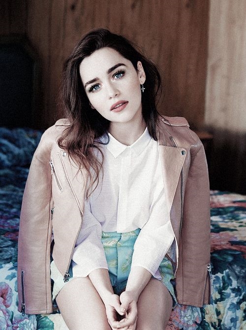 'Mẹ Rồng' Emilia Clarke quyến rũ từ màn ảnh đến đời thực 'Me Rong' Emilia Clarke quyen ru tu man anh den doi thuc