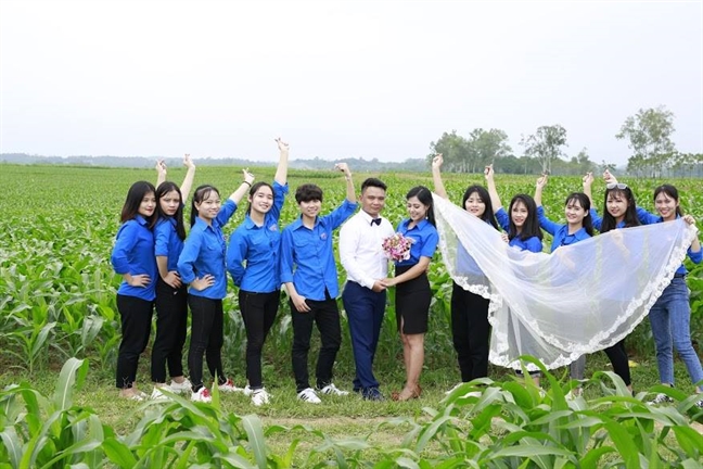 Bộ ảnh cưới độc đáo của cặp đôi cán bộ Đoàn siêu dễ thương Bo anh cuoi doc dao cua cap doi can bo Doan sieu de thuong