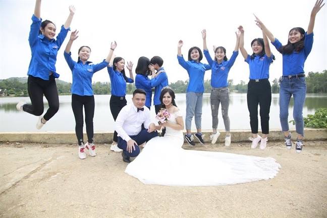 Bộ ảnh cưới độc đáo của cặp đôi cán bộ Đoàn siêu dễ thương Bo anh cuoi doc dao cua cap doi can bo Doan sieu de thuong