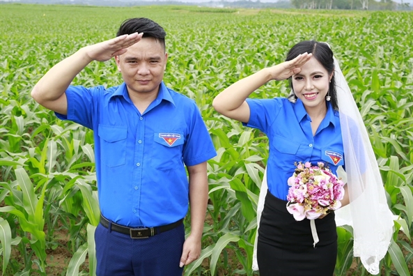 Bộ ảnh cưới độc đáo của cặp đôi cán bộ Đoàn siêu dễ thương Bo anh cuoi doc dao cua cap doi can bo Doan sieu de thuong