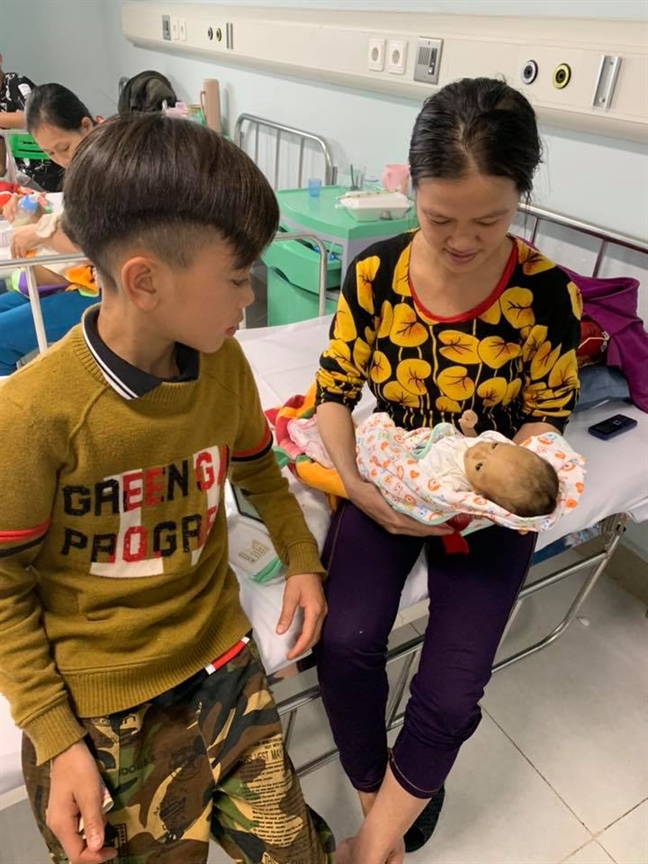 Cậu bé 13 tuổi đạp xe không phanh từ Sơn La xuống Hà Nội thăm em nằm viện Cau be 13 tuoi dap xe khong phanh tu Son La xuong Ha Noi tham em nam vien