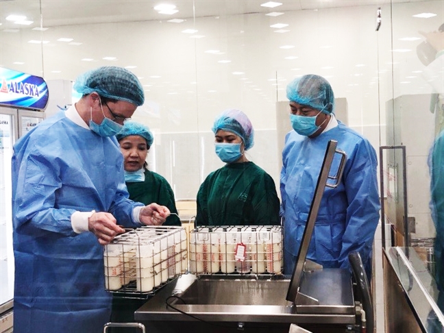 Những quy định khắt khe để tặng sữa cho Ngân hàng sữa mẹ đầu tiên tại TP.HCM Nhung quy dinh khat khe de tang sua cho Ngan hang sua me dau tien tai TP.HCM