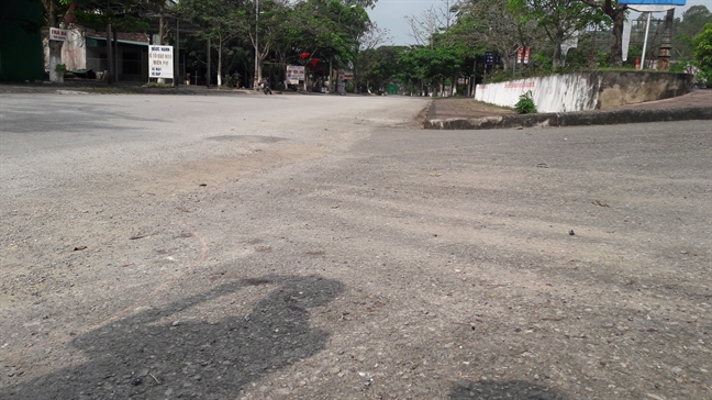 Vụ ‘mai phục’ đâm chết người: Chồng gắn định vị vào xe máy vợ để theo dõi Vu ‘mai phuc’ dam chet nguoi: Chong gan dinh vi vao xe may vo de theo doi
