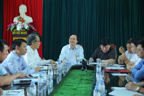 Đề nghị cách chức Ban giám hiệu trường để học sinh lớp 9 bị bạn đánh hội đồng De nghi cach chuc Ban giam hieu truong de hoc sinh lop 9 bi ban danh hoi dong