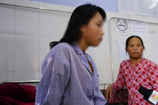 Nữ sinh lớp 9 bị đánh, làm nhục: 'Cháu tha thứ cho các bạn' Nu sinh lop 9 bi danh, lam nhuc: 'Chau tha thu cho cac ban'