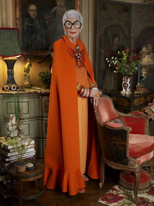 Iris Apfel: Nghĩ mình trẻ, bạn sẽ trẻ Iris Apfel: Nghi minh tre, ban se tre