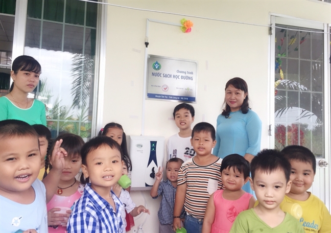 Thêm nhiều nguồn 'nước sạch học đường' đến với trẻ em vùng khó khăn Them nhieu nguon 'nuoc sach hoc duong' den voi tre em vung kho khan