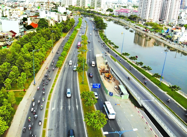 Đại lộ ngàn tỷ thành 'cung đường tử thần' Dai lo ngan ty thanh 'cung duong tu than'