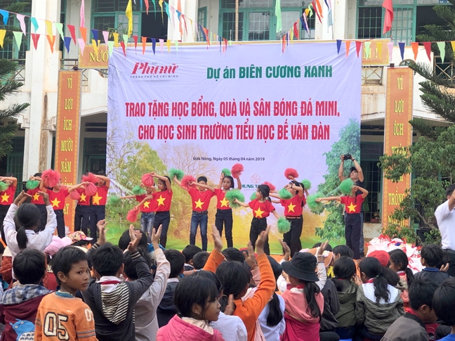 Những đôi mắt thay lời… Nhung doi mat thay loi…