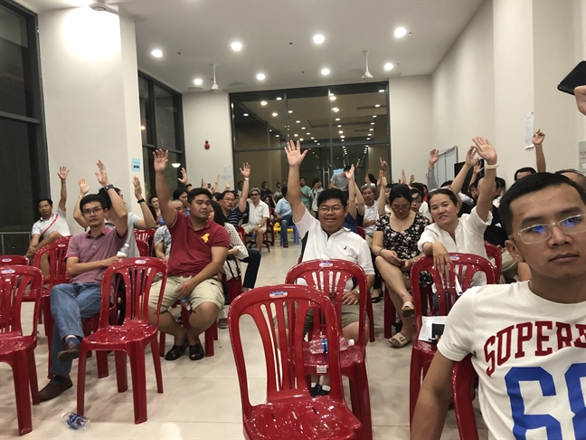 Công ty bất động sản Phát Đạt rao bán chỗ đậu xe ô tô để ép cư dân đóng phí cao? Cong ty bat dong san Phat Dat rao ban cho dau xe o to de ep cu dan dong phi cao?