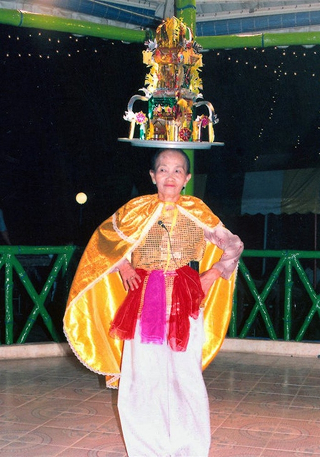 Mang nghệ thuật dân gian ra đường đi bộ vào dịp giỗ Tổ Mang nghe thuat dan gian ra duong di bo vao dip gio To