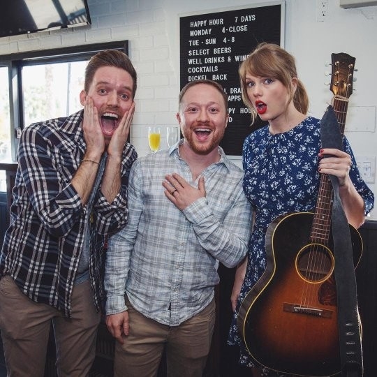 Taylor Swift góp hơn 2,5 tỷ để ủng hộ cộng đồng LGBT Taylor Swift gop hon 2,5 ty de ung ho cong dong LGBT
