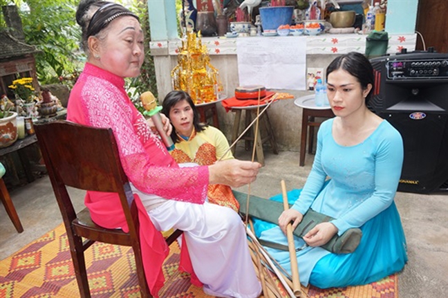 Múa bóng rỗi chông chênh giữ nghề Mua bong roi chong chenh giu nghe