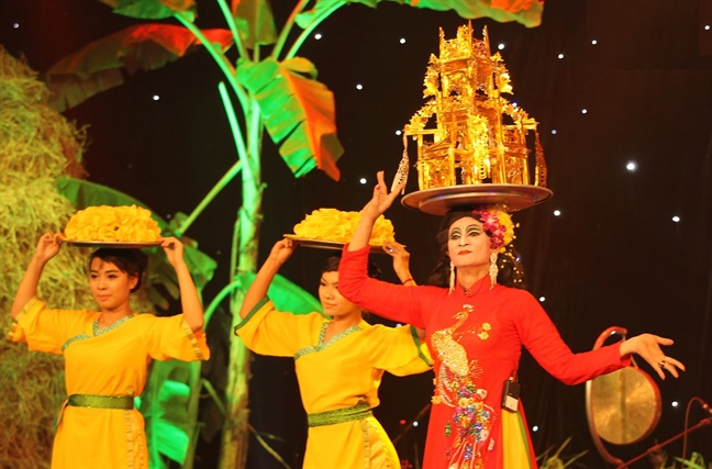 Múa bóng rỗi chông chênh giữ nghề Mua bong roi chong chenh giu nghe