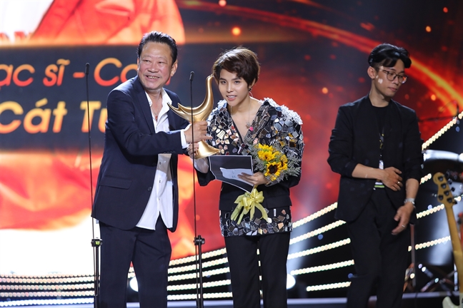 Cống hiến 2019: Hà Anh Tuấn giành cú đúp Cong hien 2019: Ha Anh Tuan gianh cu dup